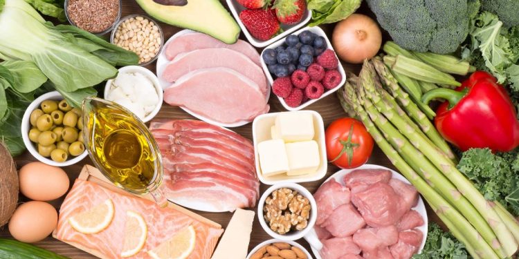 Nên ăn đa dạng các loại thực phẩm để tăng cường sức đề kháng.